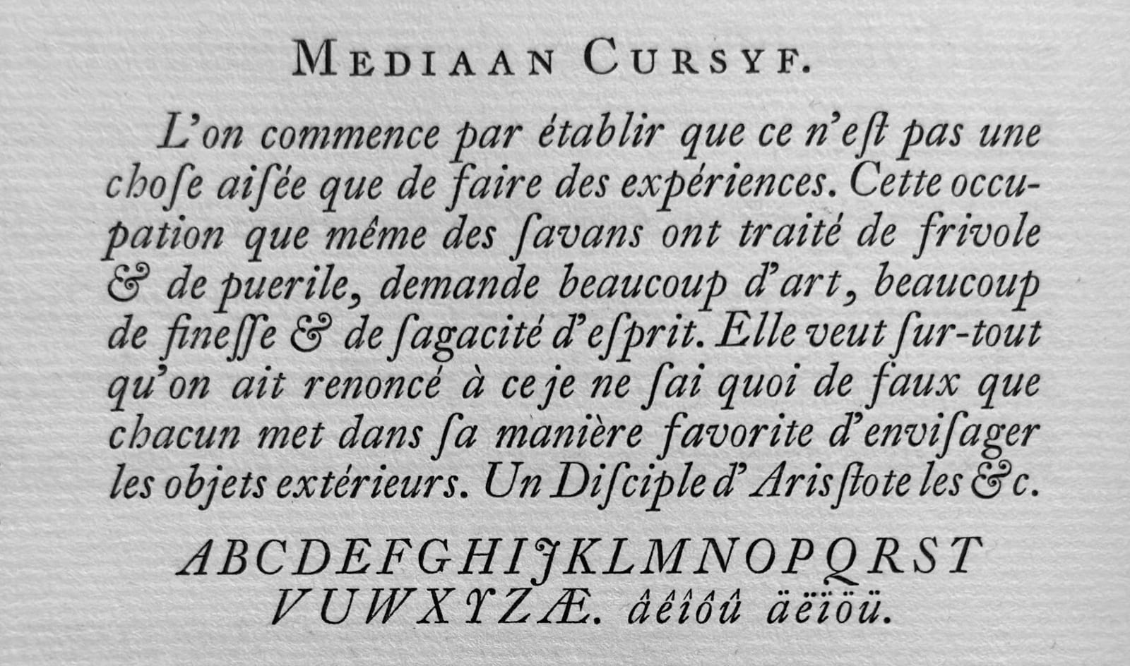 The italic counterpart to Fleischmann’s Mediaan Roman. It feels closer to Van Dijck’s, with the same ‘dancing’ texture, but the baroque details match the roman fairly closely.